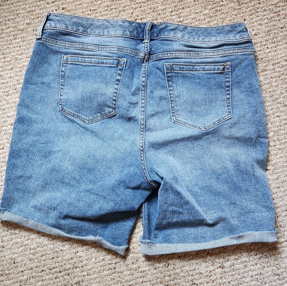 Torrid high rise Bermuda jean shorts - Picture 2 of 4